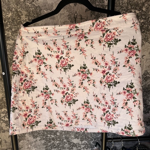 Vintage Pink Floral Skirt - Picture 6 of 8